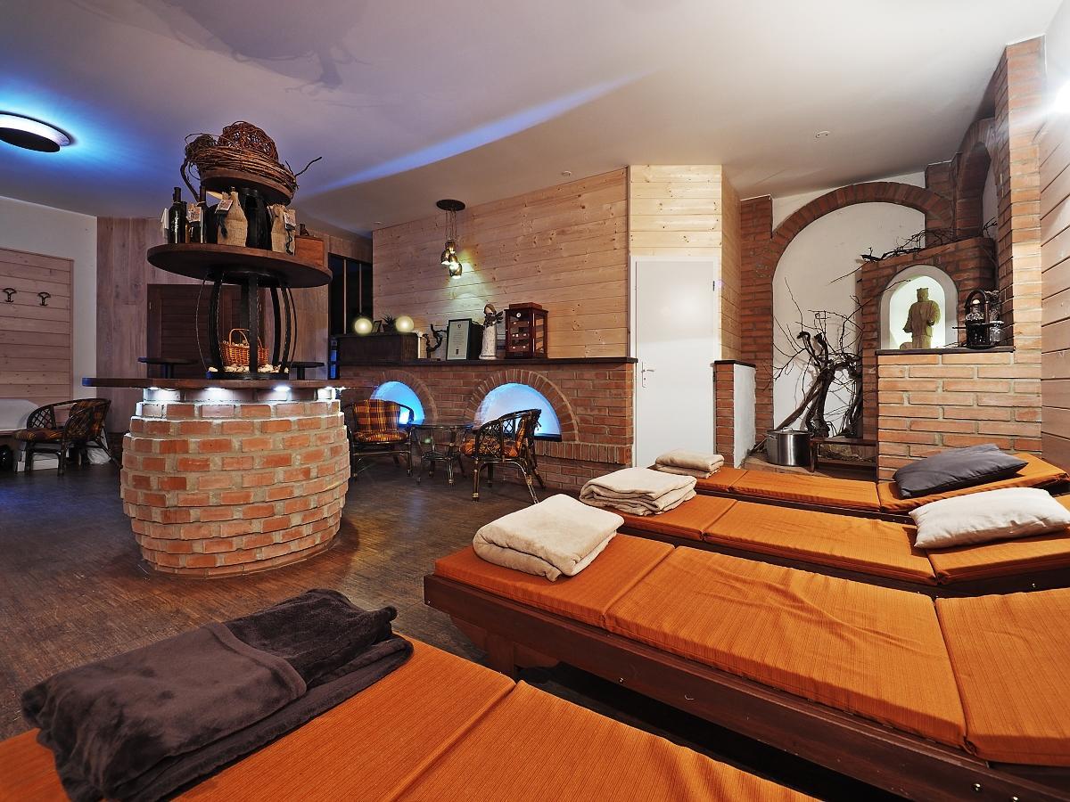 Hotel Vinohrad Milotice エクステリア 写真